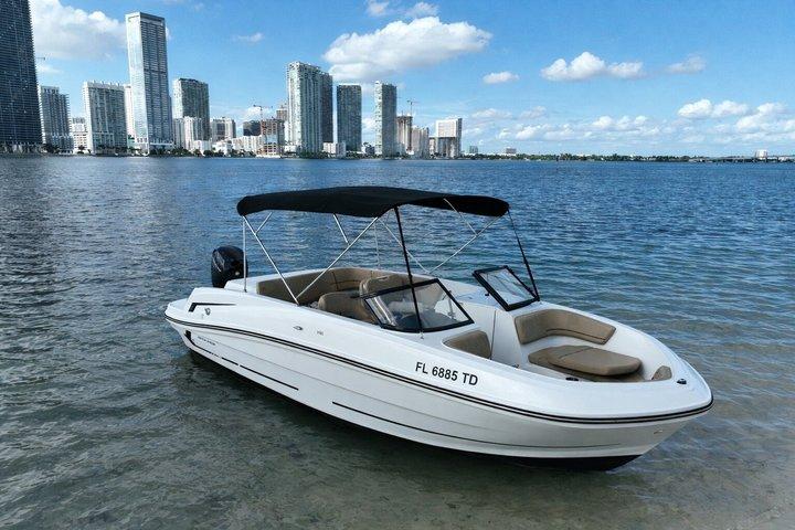Miami Shared boat: 2 hours on a 22ft boat for 6 people total