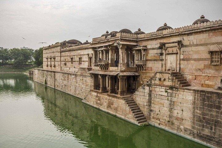 Ahmedabad Private Heritage and Local Night Market Tour