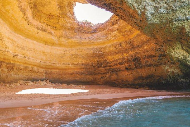 Portimao: Dolphins & Caves - Catamaran witn Marine Biologist