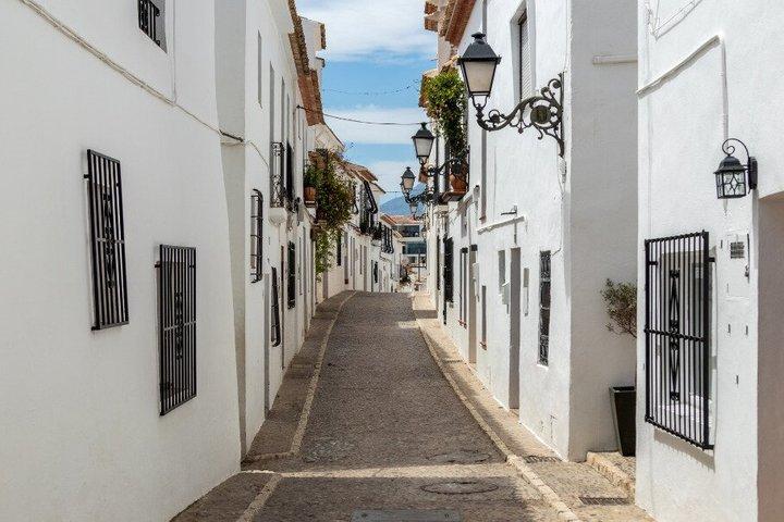 Day tour to Altea and Guadalest from Valencia