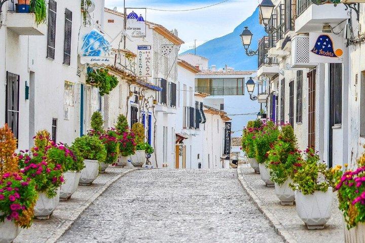 Day tour to Altea and Guadalest from Valencia