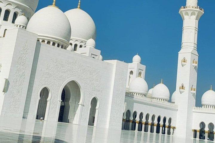 Abu Dhabi: Budget-Friendly Sharing Tour from Dubai