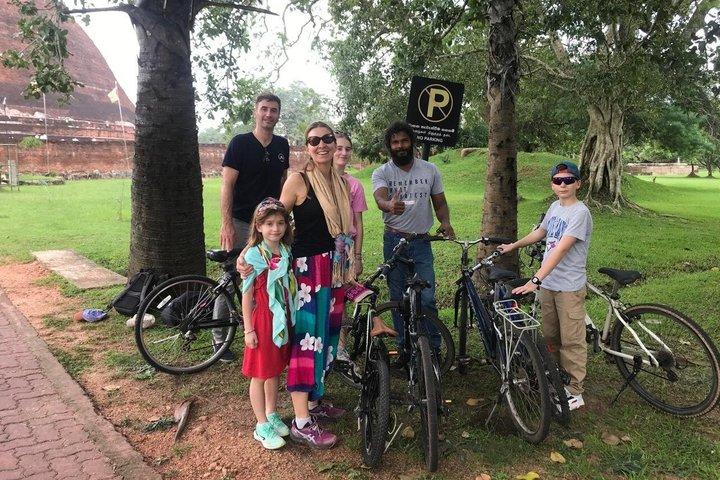 BICYCLE + GUIDED TOUR for explore anuradhapura history & culture