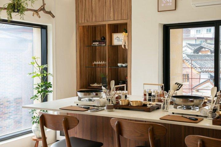 A Complete Korean Table Experience with Hanok View
