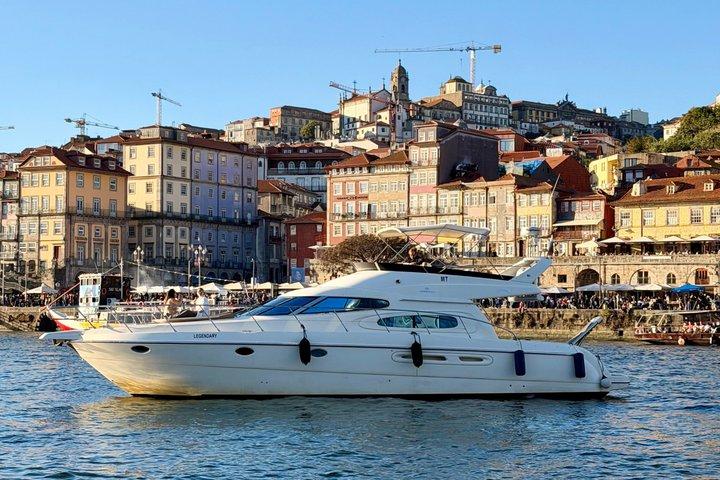 Port : Luxury Yacht Cruise with wine, snacks & 7 bridges
