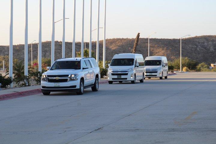 Private Roundtrip Luxury SUV Transfer: Los Cabos (SJD) Airport