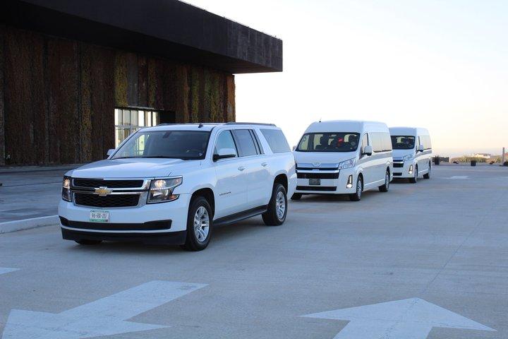 Private Roundtrip Luxury SUV Transfer: Los Cabos (SJD) Airport