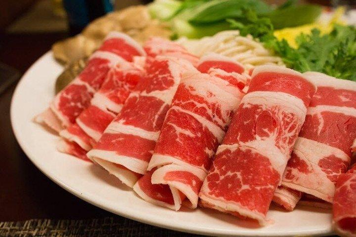 Sapa: Guided Market Tour & Traditional Hotpot Meal