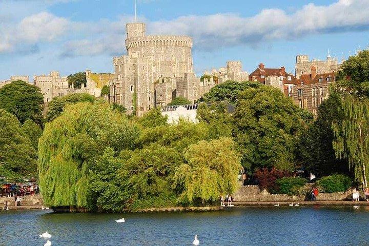 Private Hampton Court and Windsor Castle with Driver and Guide