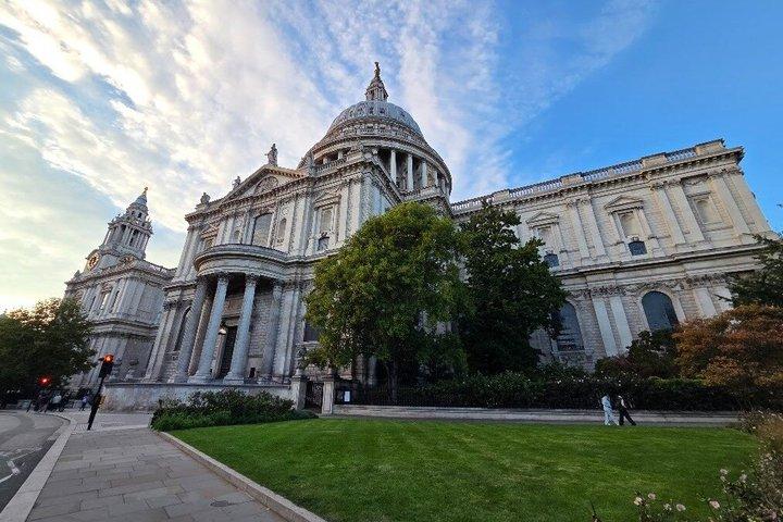 London St Paul's to Holborn - Landmarks, Tales & Taverns