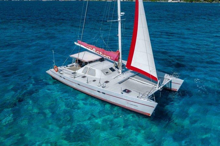 Snorkeling and Catamaran Cruise to Isla Mujeres with Lunch