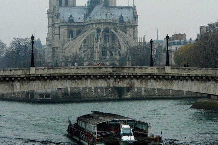 Notre Dame Access with Exterior and Indoor Guided Tour