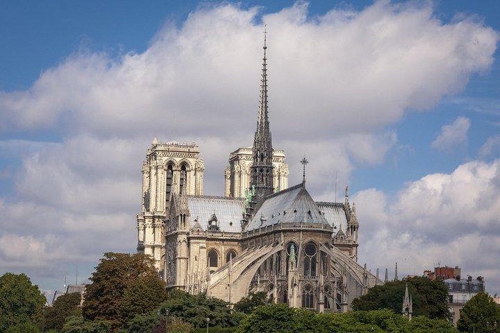 Notre Dame Access with Exterior and Indoor Guided Tour