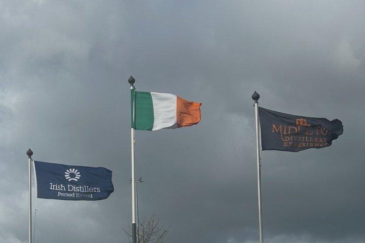 Private Tour Blarney Castle Midleton Distillery and Cobh