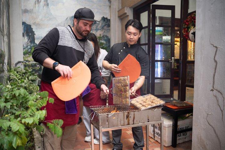 Hanoi Market Tour & Vietnamese Home Cooking Class with Transfers