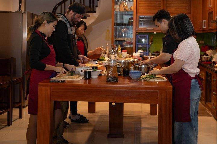 Hanoi Market Tour & Vietnamese Home Cooking Class with Transfers