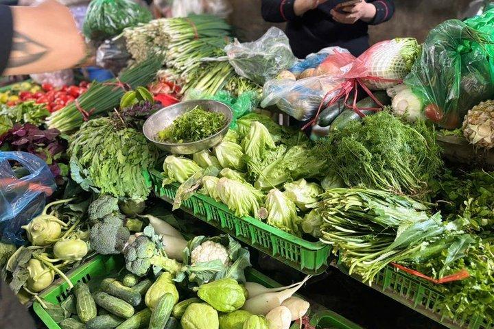 Hanoi Market Tour & Vietnamese Home Cooking Class with Transfers