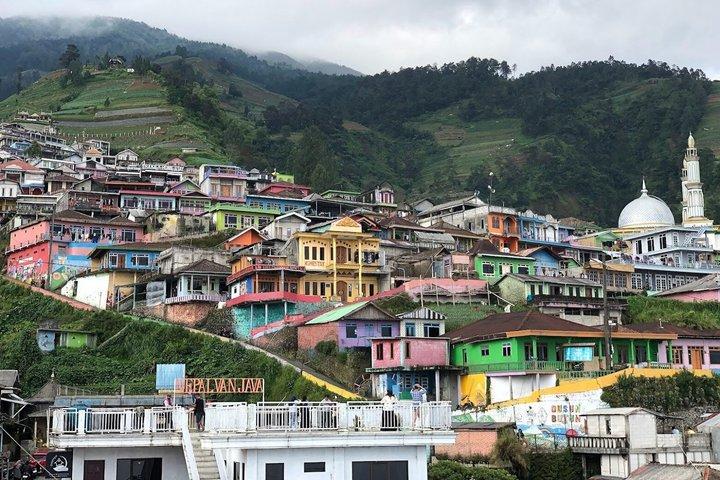 Day Tour to Nepal Van Java & Selogriyo Temple from Yogyakarta