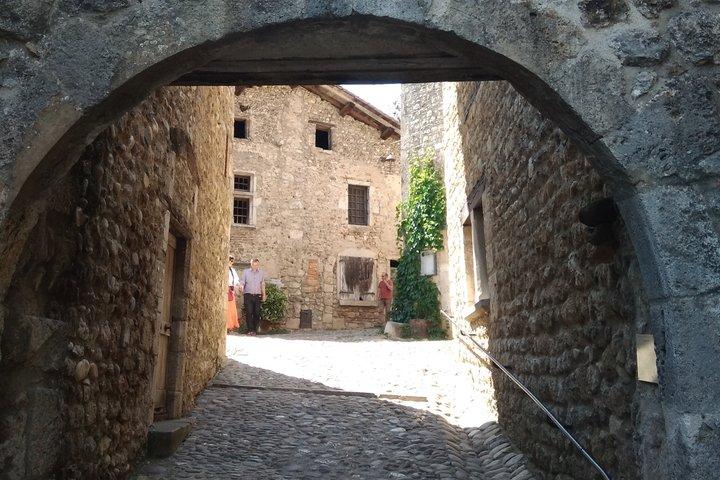 Half Day Private Tour to the Medieval Town of Perouges