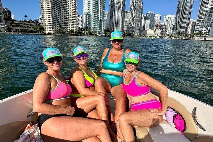 24 Ft Miami Bay: Private Boat, Gas Included , 6 people, Captained