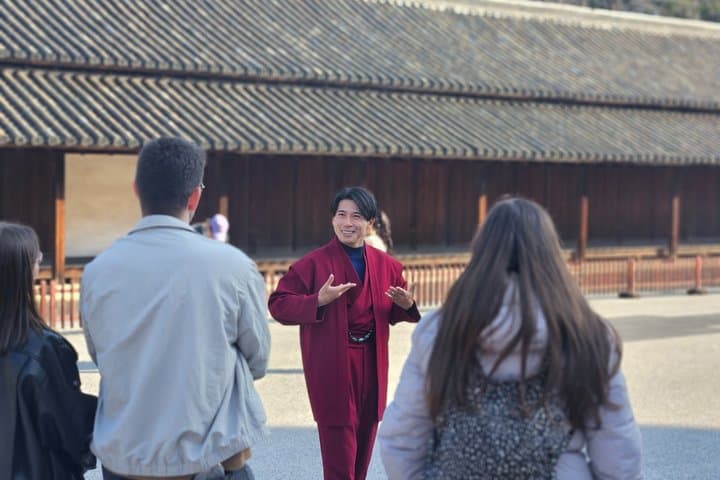 Tokyo: Imperial Palace and Shogun Storytelling Walk