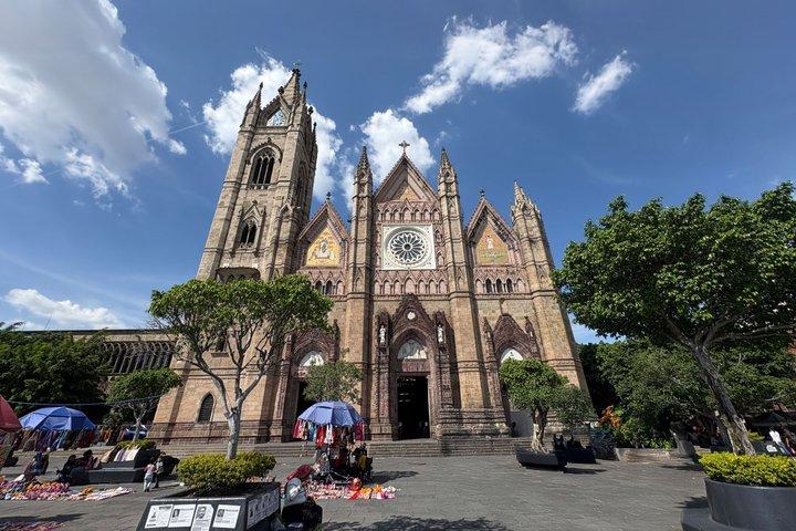 Explore Colonia Americana Architecture and Culture Tour