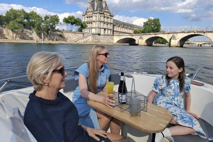 Your Private boat Captain Guide Explore Historical Paris
