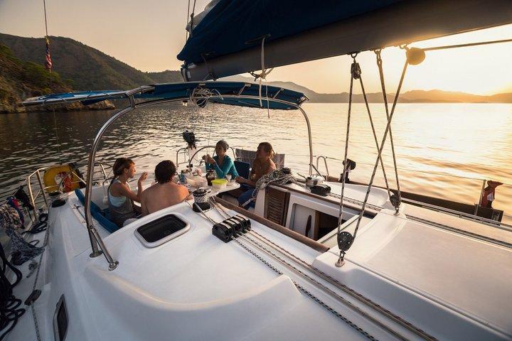 Private Sailing Cruise to Dia Island Free Meals Drinks & SUP