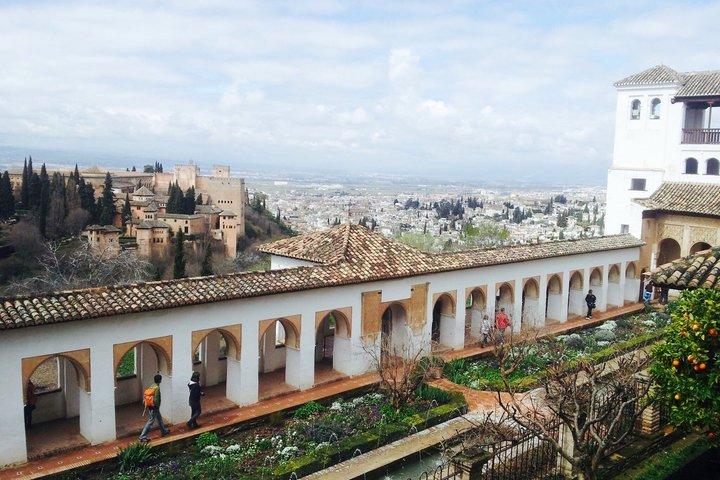 Alcazaba de la Alhambra and Generalife with Audio Guide