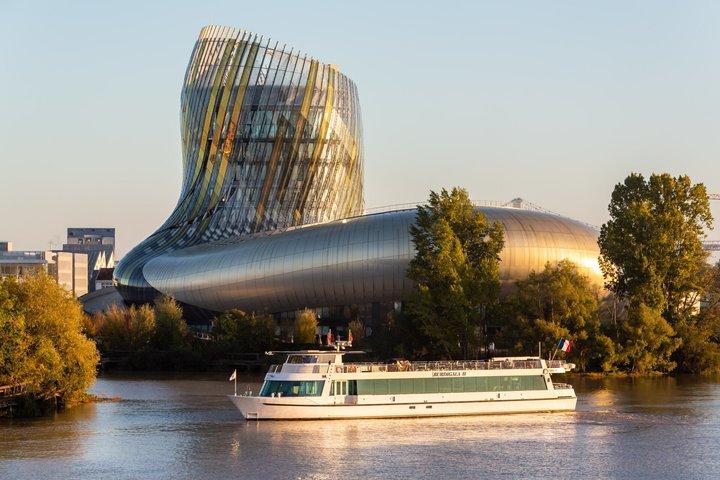 Bordeaux City Pass, Unlimited public transport & 20 attractions