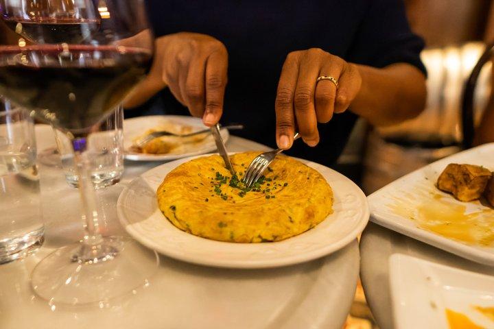 Barcelona Gothic Quarter VIP Tapas and Wine Tour