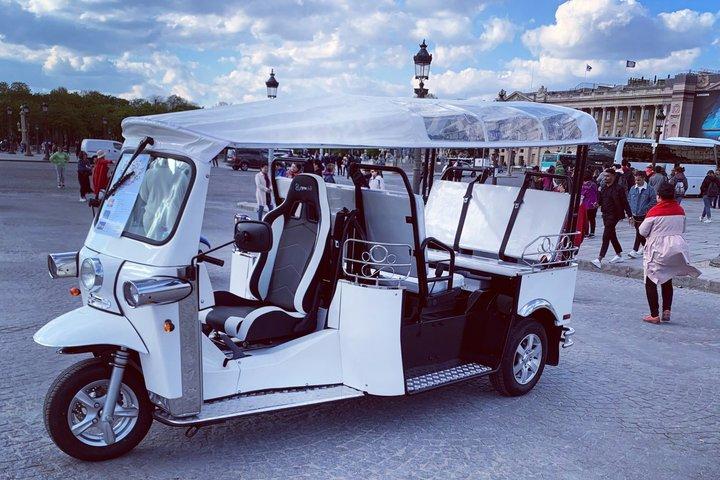 Paris: Electric Tuktuk tour with photo and audio stops