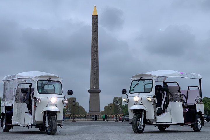 Paris: Electric Tuktuk tour with photo and audio stops
