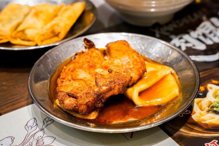 Small Group: Shanghai After Dark Food Tour with 9 tastings