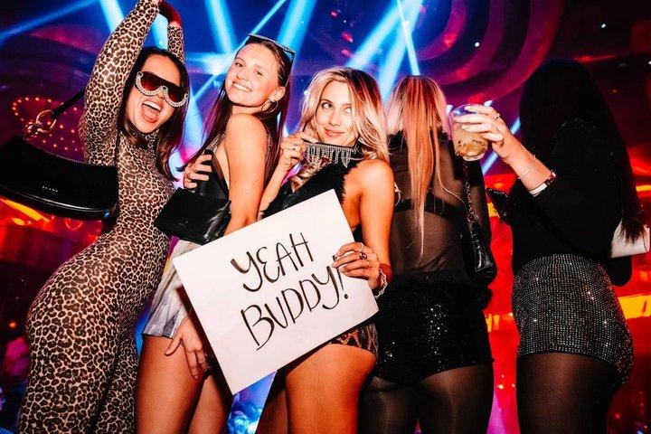 Las Vegas Club Crawl with Party Bus and Free Drinks