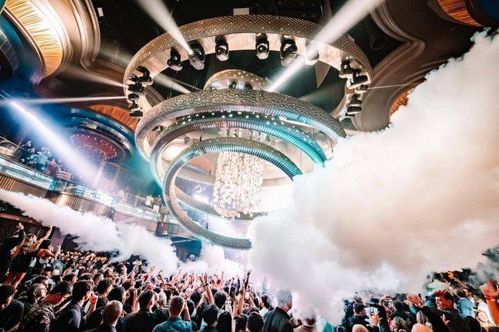 Las Vegas Club Crawl with Party Bus and Free Drinks