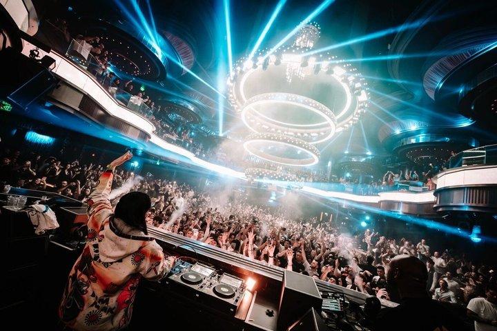 Las Vegas: VIP Club Crawl with Party Bus, Express Entry & Drinks
