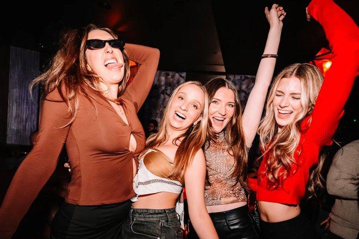 Las Vegas: VIP Club Crawl with Party Bus, Express Entry & Drinks