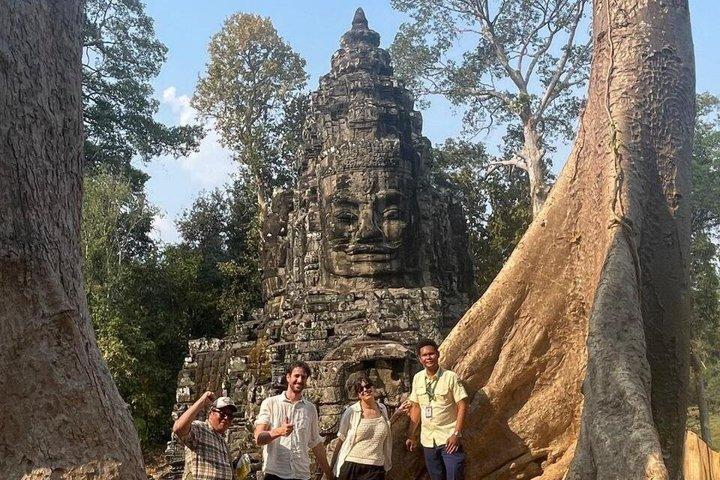 Walk to Angkor Wat Private Tour Experience from Cambodia