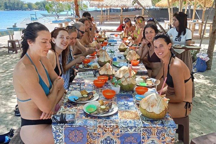 Komodo Island Full Day Luxury Boat Tour with Snorkeling and Lunch