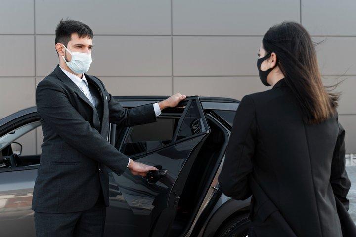 Private Airport Transfer: Hotel → Auckland Airport (AKL)