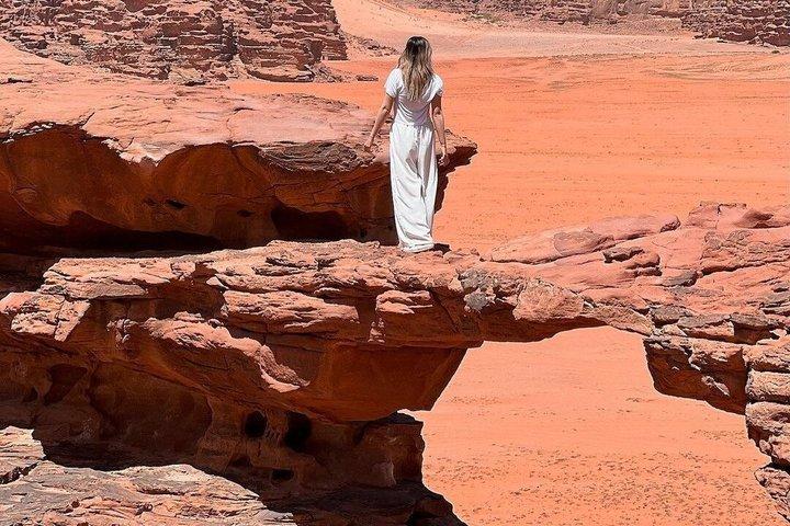 4 Hour Jeep Tour Morning or Sunset Wadi Rum Desert Highlights