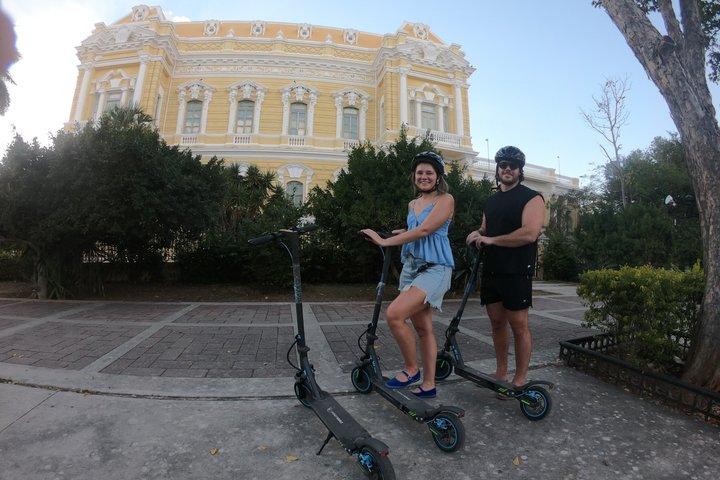 Mérida by E-Scooter: Paseo de Montejo and La Plancha Park