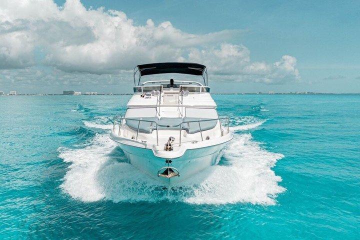 Cancun Private Yacht to Isla Mujeres–6H Snorkel, Sandbar & Party