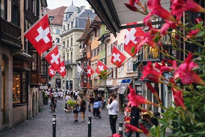 Zurich Walking Tour: Explore Top Sights & Hidden Gems
