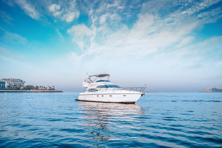 3 Hour Best Luxury Boat Trip upto 12 guests Private event