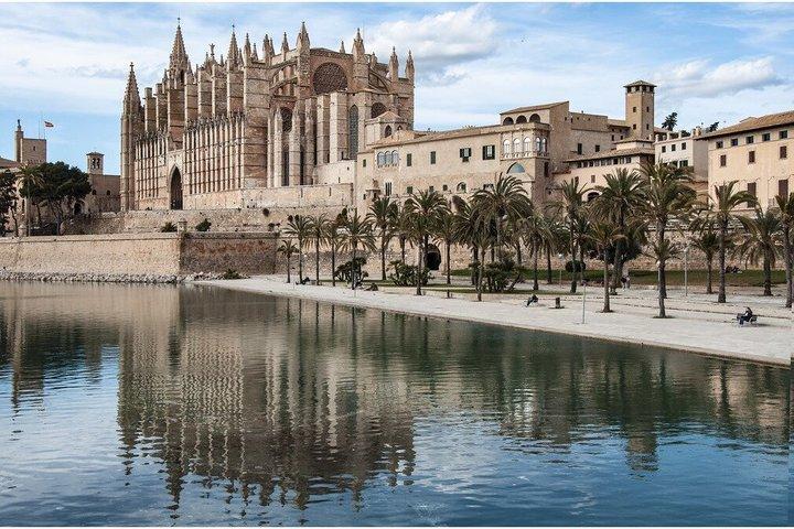VIP Palma de Mallorca and Cathedral from Cruise Port Small Group