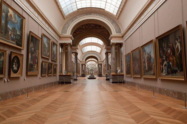 Louvre Museum Small Group Guided Tour with Entry
