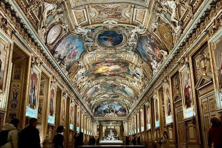 Louvre Museum Small Group Guided Tour with Entry