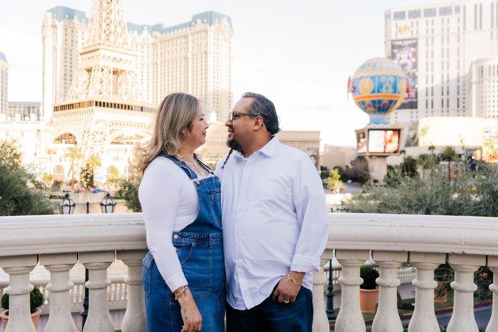Private Vacation Photoshoot with Photographer in Las Vegas